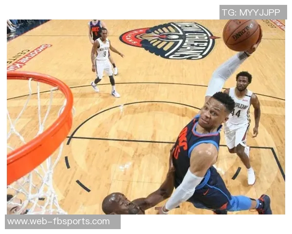 阿隆戈登半场表现出色7投4中贡献12分5篮板3助攻助力球队战局